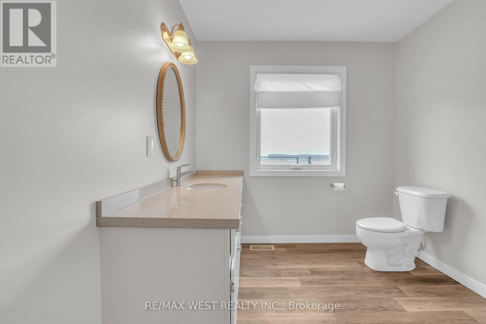 2219 County Road 42, Clearview, ON - Indoor Photo Showing Bathroom
