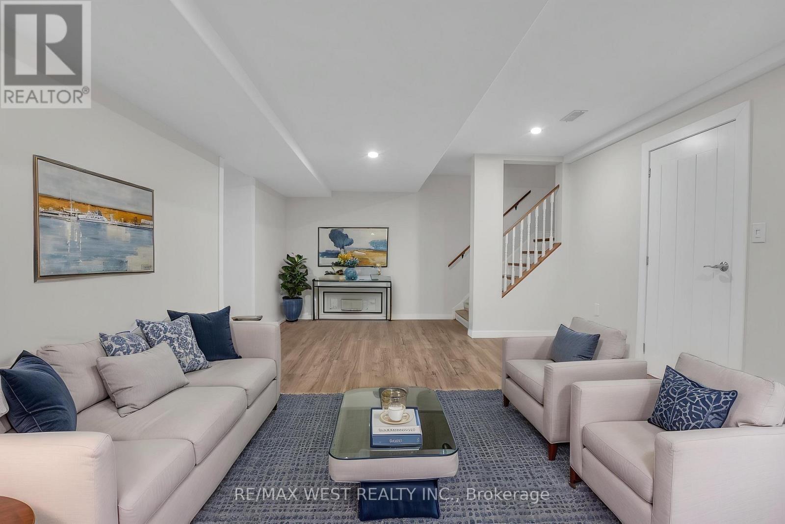 2219 County Road 42, Clearview, ON - Indoor Photo Showing Living Room