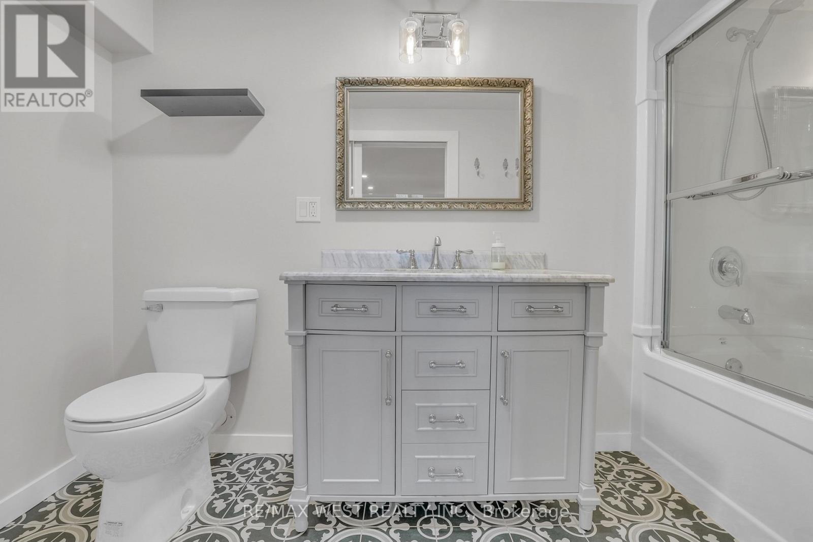 2219 County Road 42, Clearview, ON - Indoor Photo Showing Bathroom
