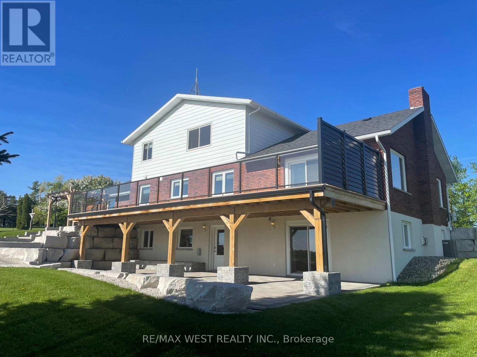 2219 County Road 42, Clearview, ON - Outdoor With Deck Patio Veranda With Facade