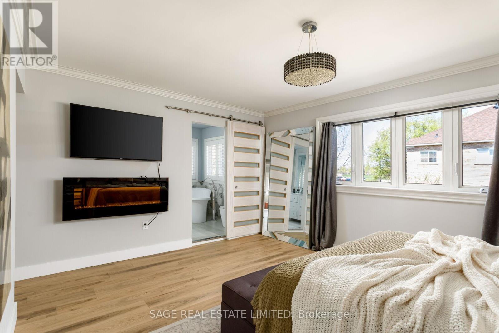1463 Daventry Court, Mississauga, ON - Indoor Photo Showing Bedroom