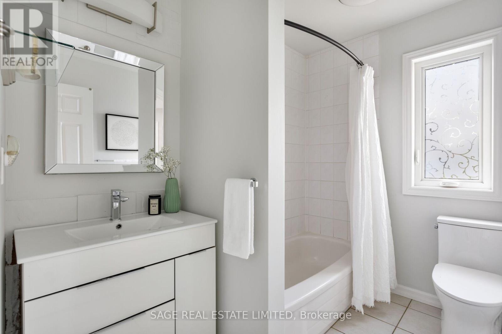 1463 Daventry Court, Mississauga, ON - Indoor Photo Showing Bathroom