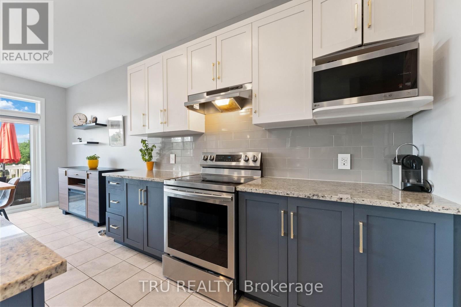 43 Aridus Crescent, Ottawa, ON - Indoor Photo Showing Kitchen With Upgraded Kitchen