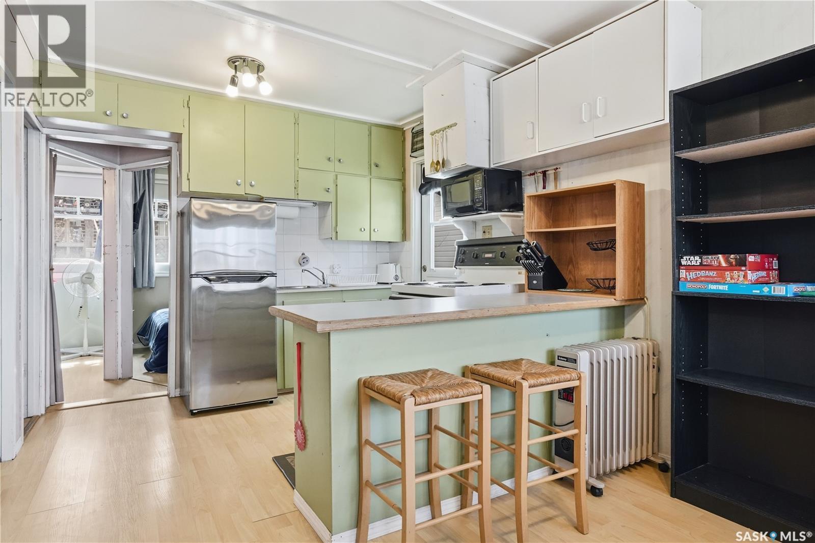 228A Green Avenue, Regina Beach, SK - Indoor Photo Showing Kitchen