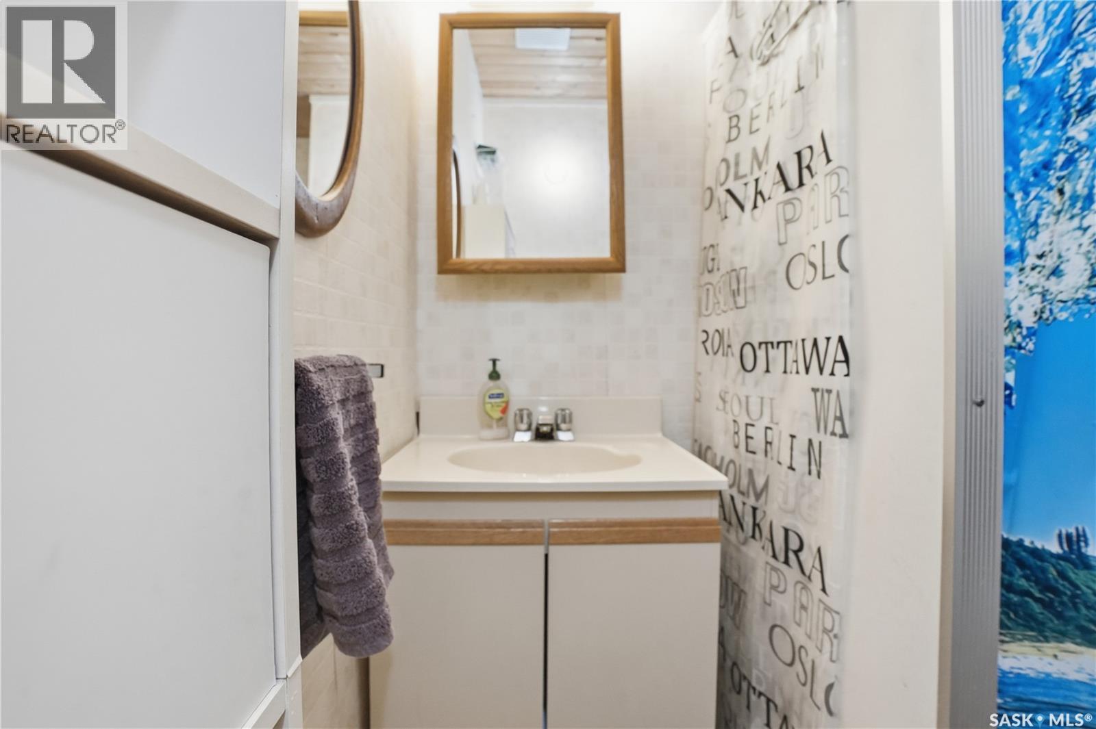 228A Green Avenue, Regina Beach, SK - Indoor Photo Showing Bathroom