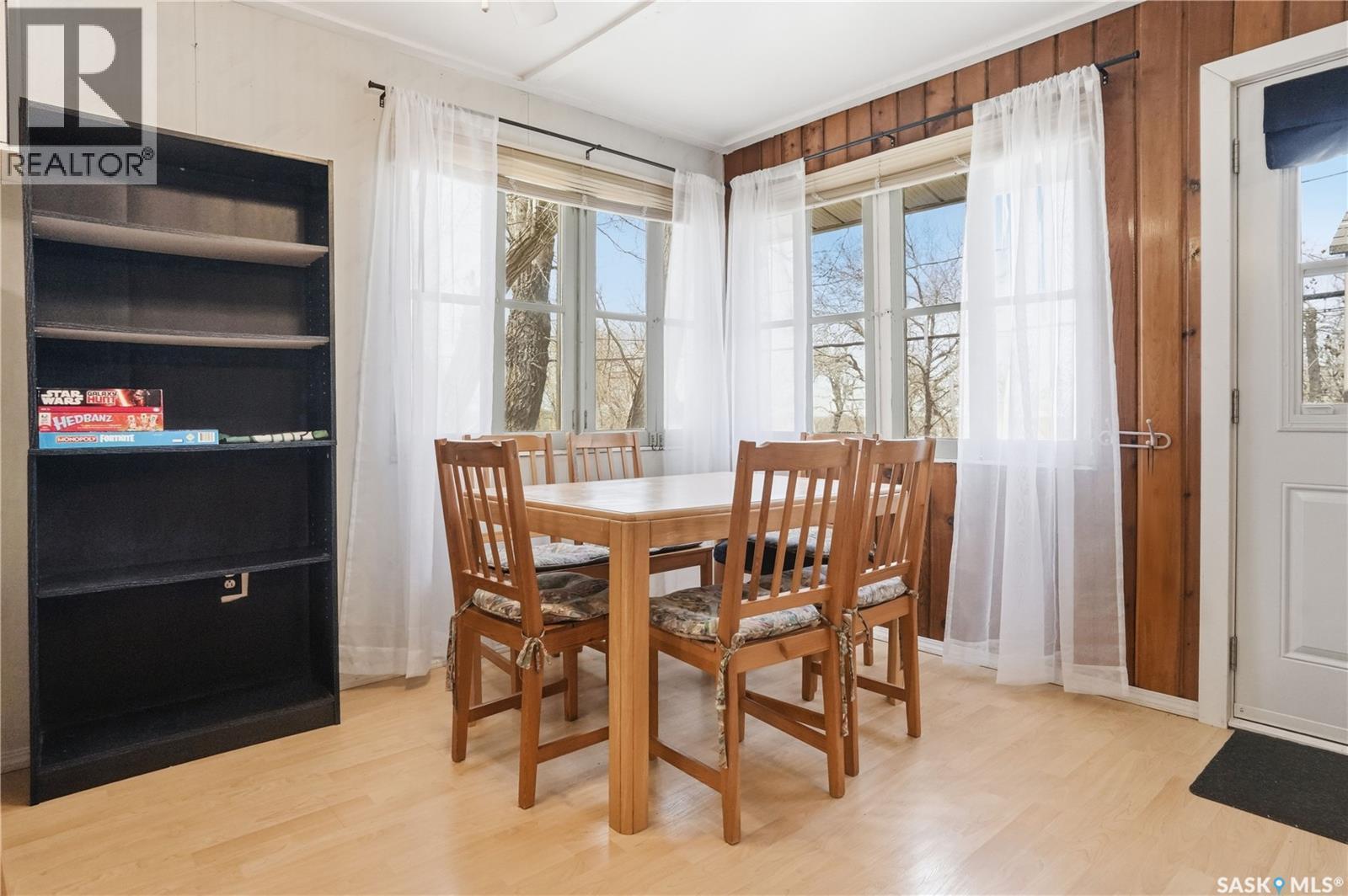 228A Green Avenue, Regina Beach, SK - Indoor Photo Showing Dining Room