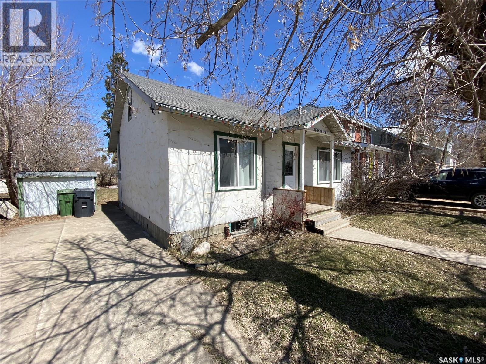 85 Smith Street E, Yorkton, SK - Outdoor