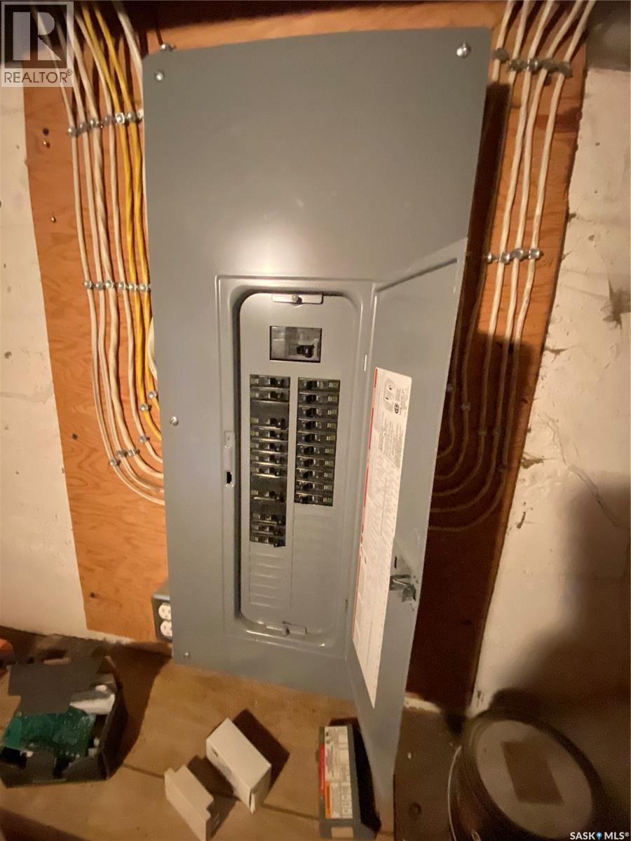 85 Smith Street E, Yorkton, SK - Indoor