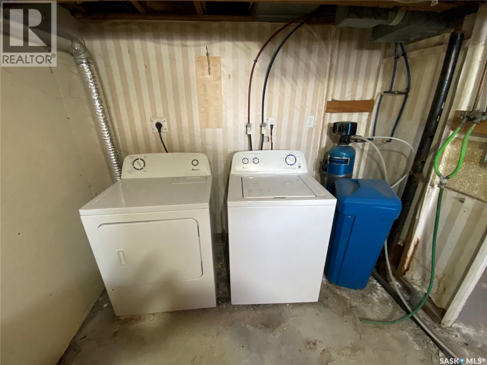 85 Smith Street E, Yorkton, SK - Indoor Photo Showing Laundry Room