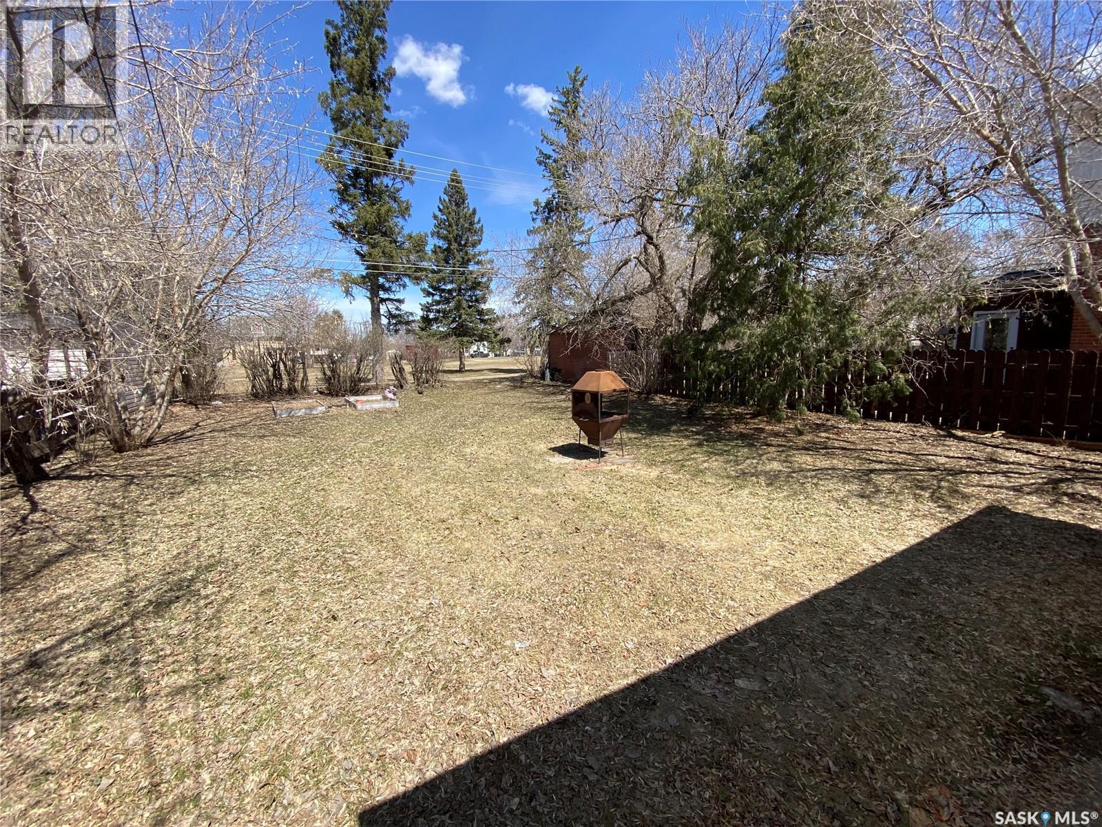 85 Smith Street E, Yorkton, SK - Outdoor