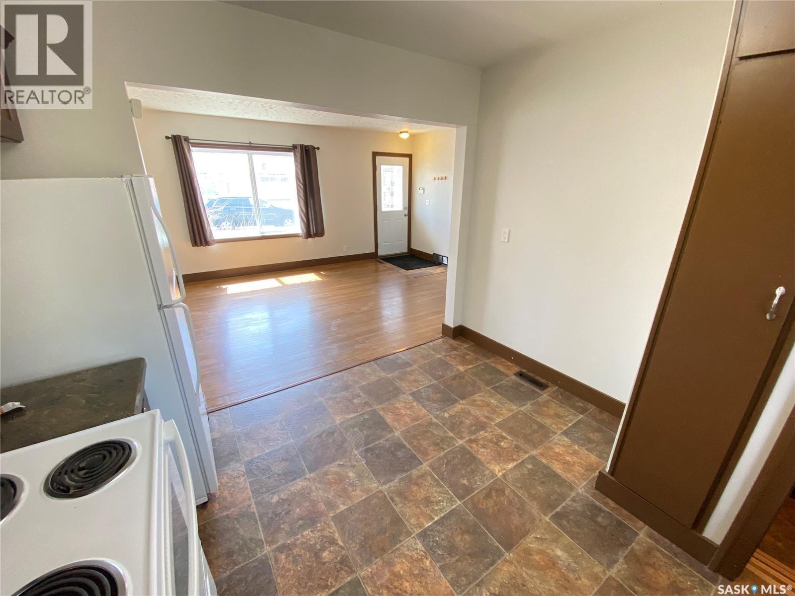 85 Smith Street E, Yorkton, SK - Indoor