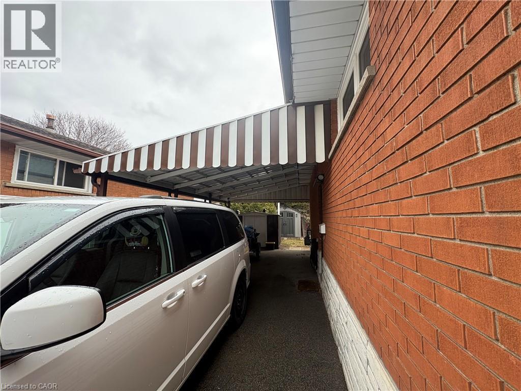 109 Ridge Street, Hamilton, ON - With Exterior
