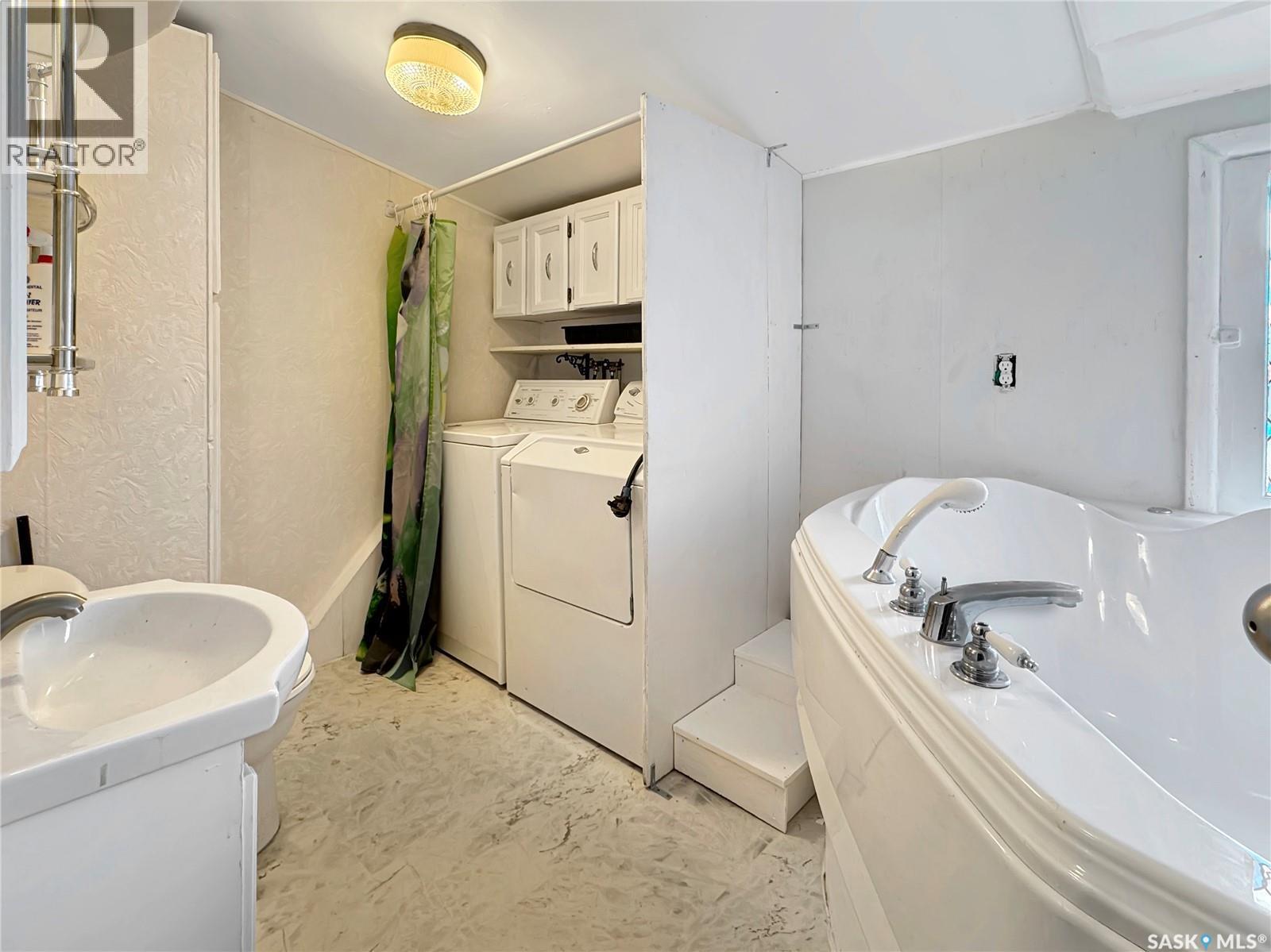 405 Railway Avenue, Cut Knife, SK - Indoor