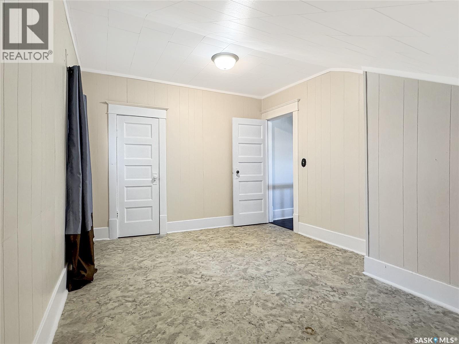 405 Railway Avenue, Cut Knife, SK - Indoor Photo Showing Other Room