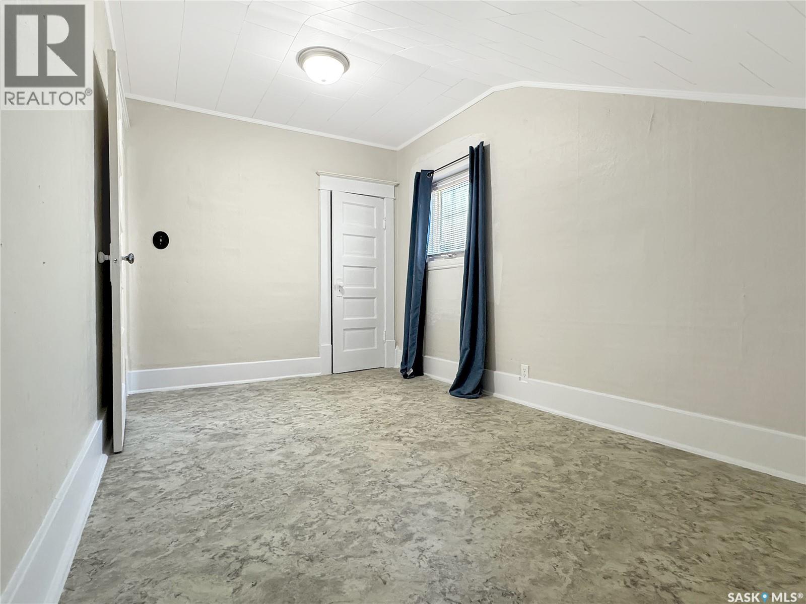 405 Railway Avenue, Cut Knife, SK - Indoor Photo Showing Other Room