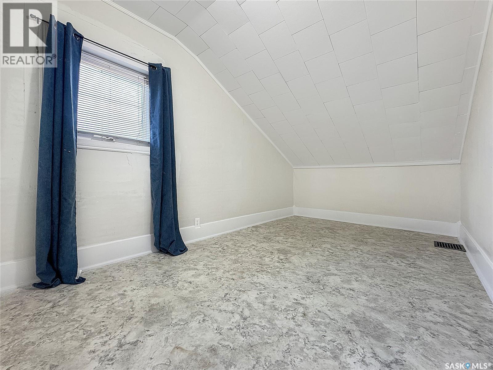 405 Railway Avenue, Cut Knife, SK - Indoor Photo Showing Other Room