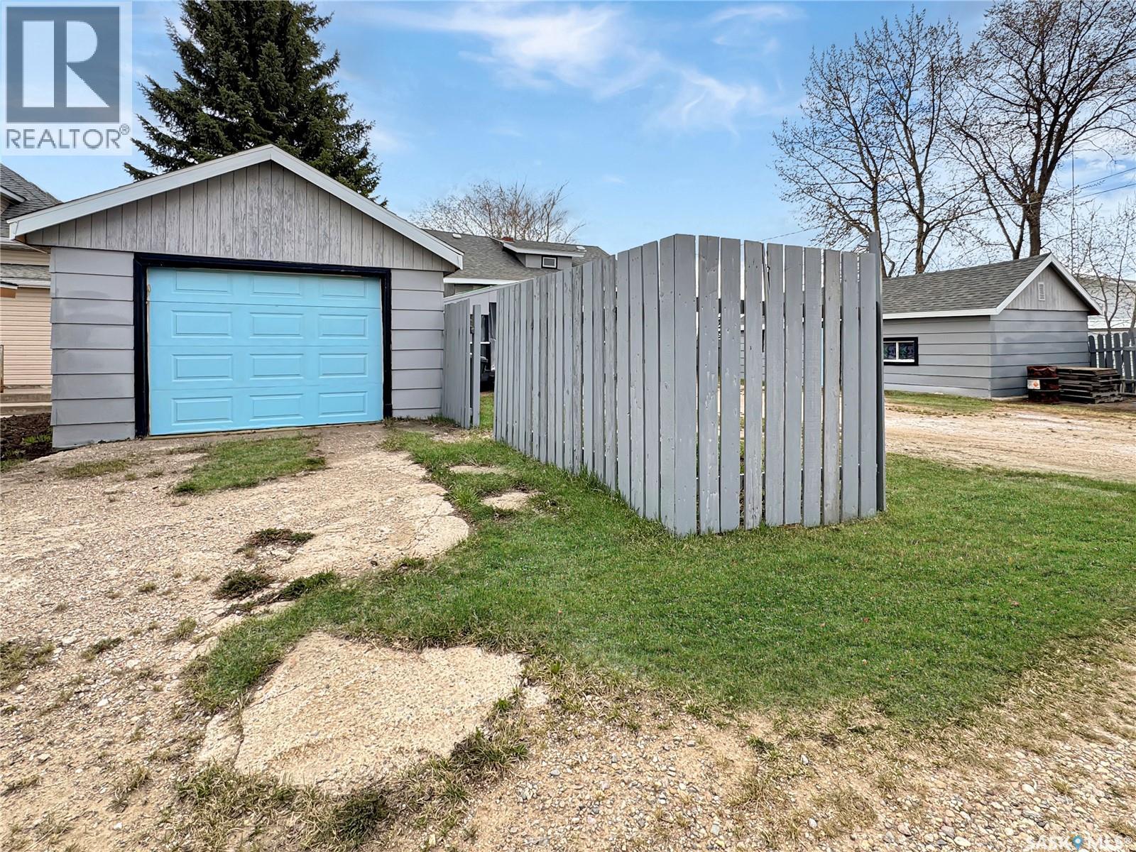 405 Railway Avenue, Cut Knife, SK - Outdoor