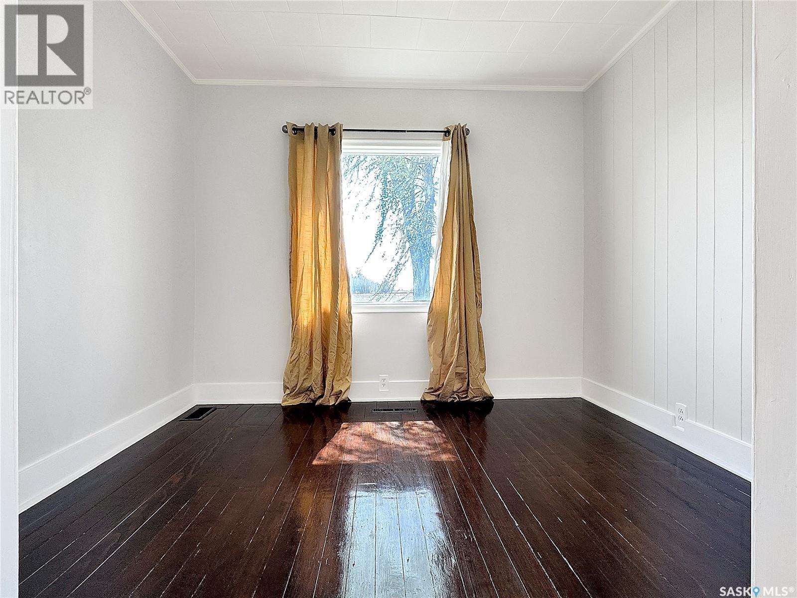 405 Railway Avenue, Cut Knife, SK - Indoor Photo Showing Other Room