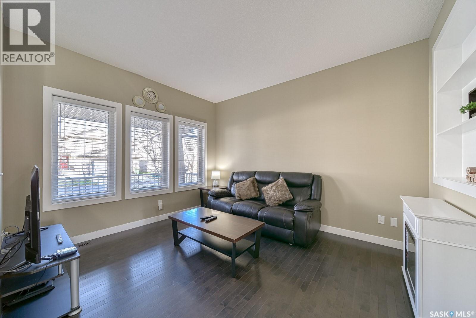 3366 Green Moss Lane, Regina, SK - Indoor Photo Showing Living Room