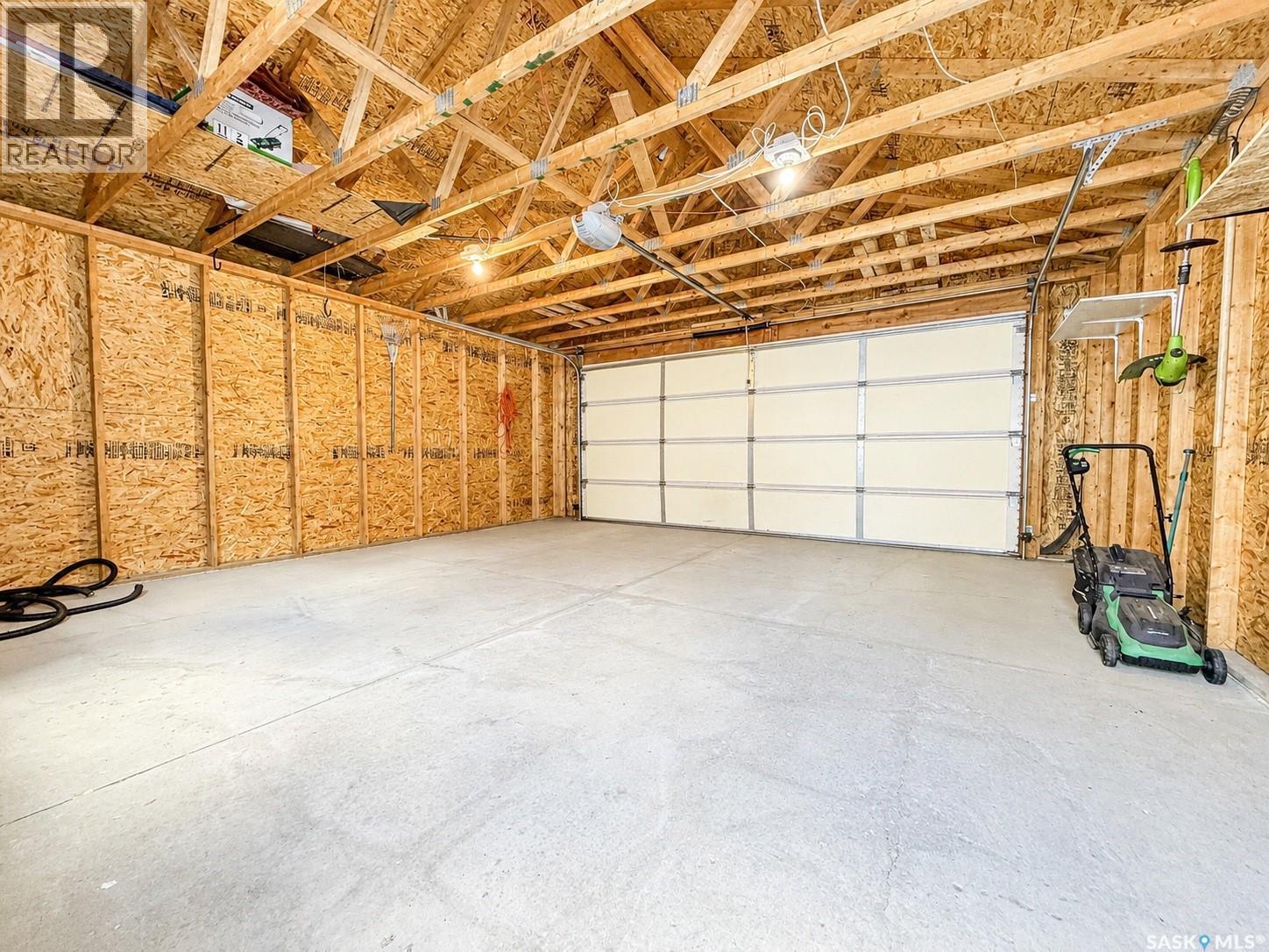 3366 Green Moss Lane, Regina, SK - Indoor Photo Showing Garage