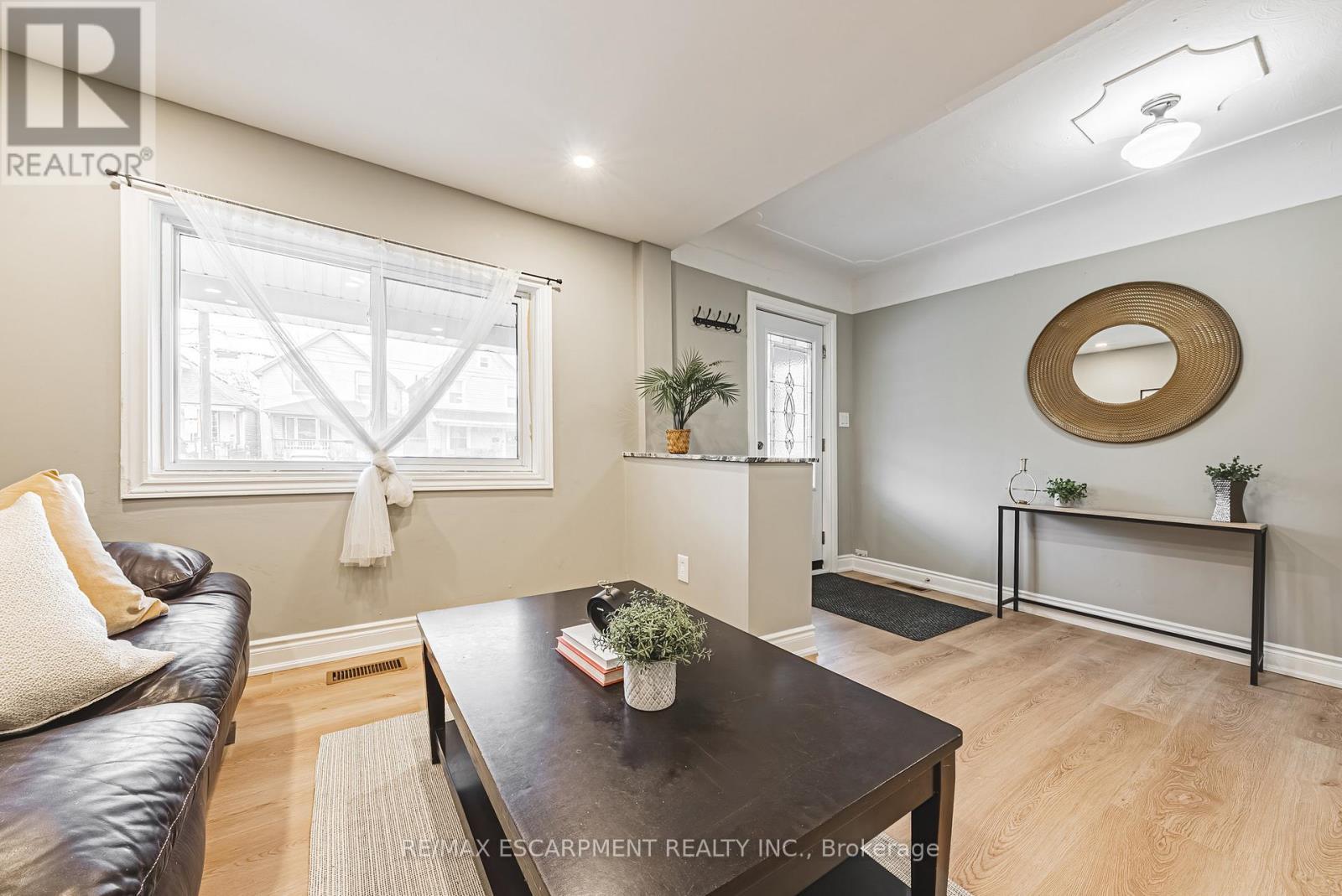 24 Rowanwood Street, Hamilton, ON - Indoor