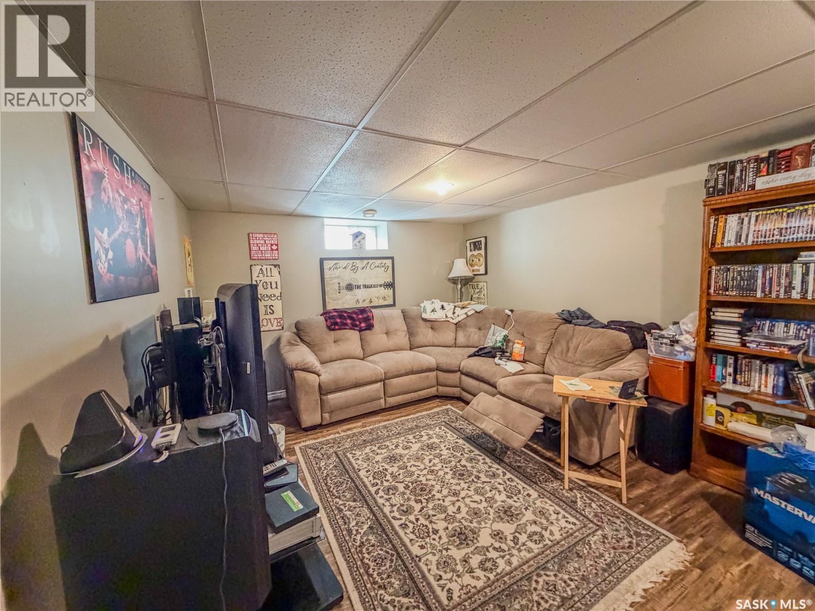 319 March Avenue E, Langenburg, SK - Indoor