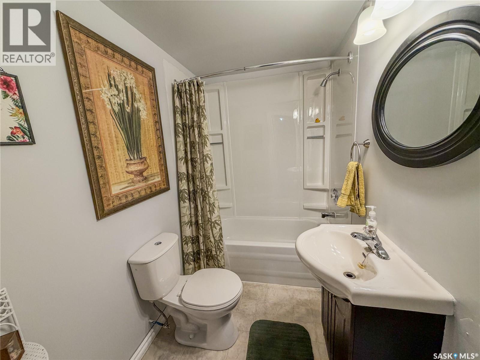 319 March Avenue E, Langenburg, SK - Indoor Photo Showing Bathroom