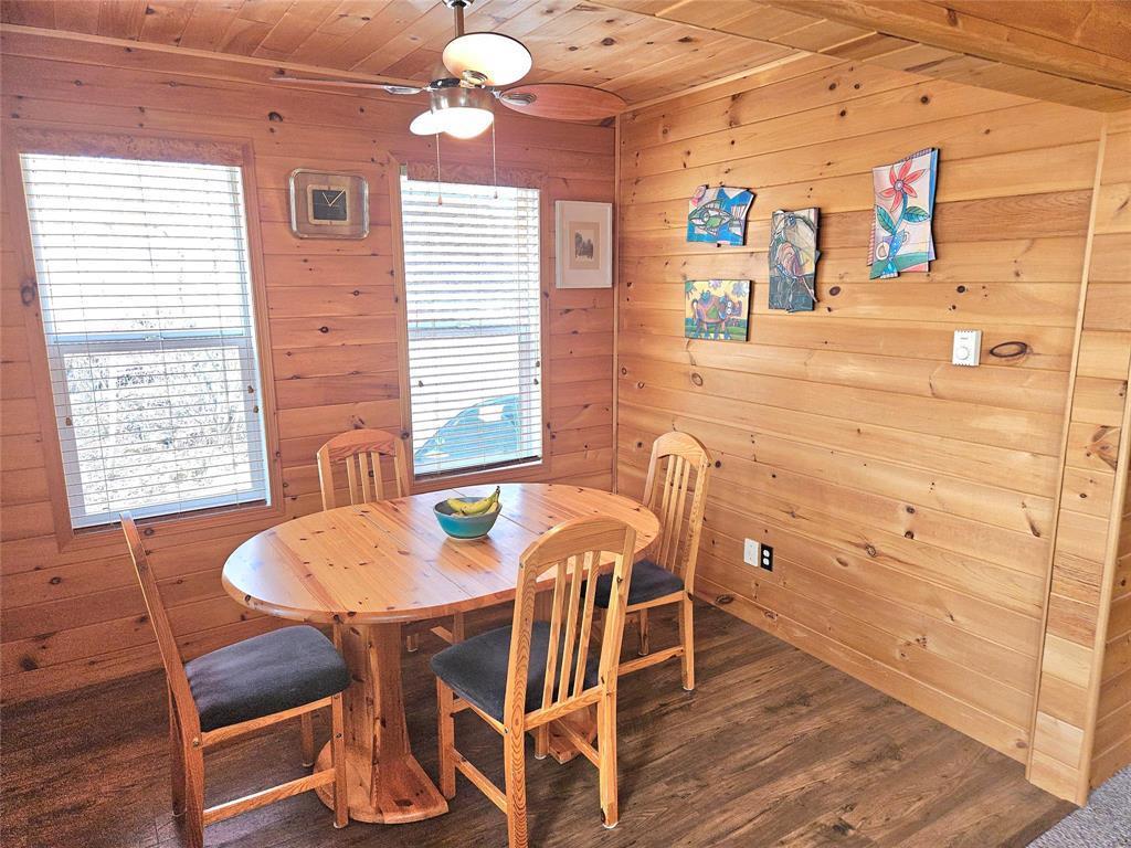 32 Elm Crescent, Bifrost Rm, MB - Indoor Photo Showing Dining Room