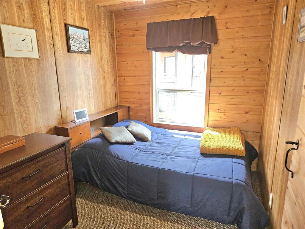 2nd Bedroom - 32 Elm Crescent, Bifrost Rm, MB - Indoor Photo Showing Bedroom