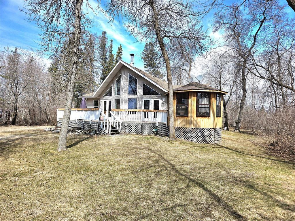 32 Elm Crescent, Bifrost Rm, MB - Outdoor With Deck Patio Veranda