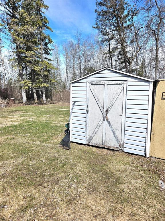 32 Elm Crescent, Bifrost Rm, MB - Outdoor