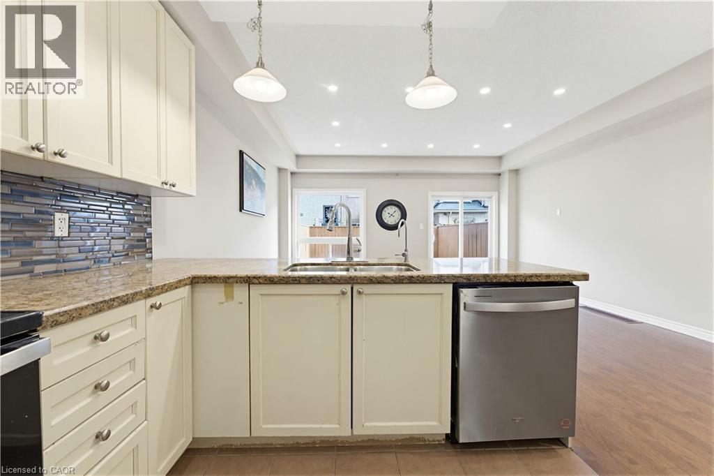 110 Highland Road E Unit# 75, Kitchener, ON - Indoor Photo Showing Kitchen With Double Sink