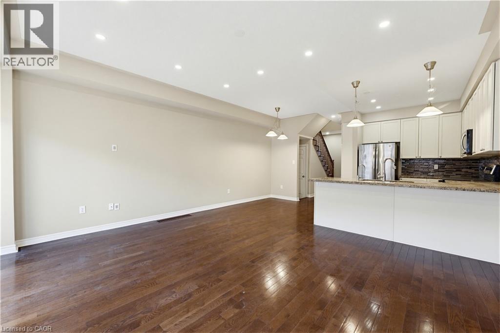 110 Highland Road E Unit# 75, Kitchener, ON - Indoor Photo Showing Kitchen With Upgraded Kitchen
