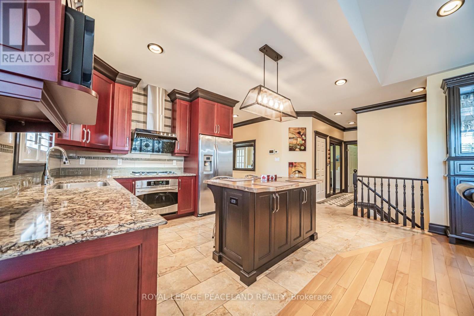 11 - 5595 Drummond Road, Niagara Falls, ON - Indoor Photo Showing Kitchen