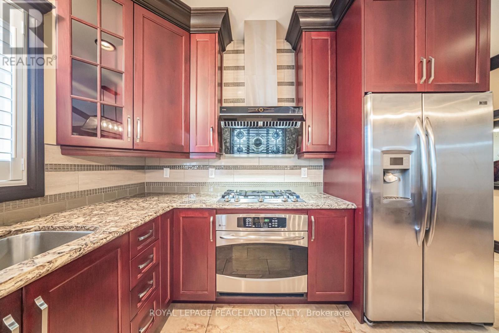 11 - 5595 Drummond Road, Niagara Falls, ON - Indoor Photo Showing Kitchen