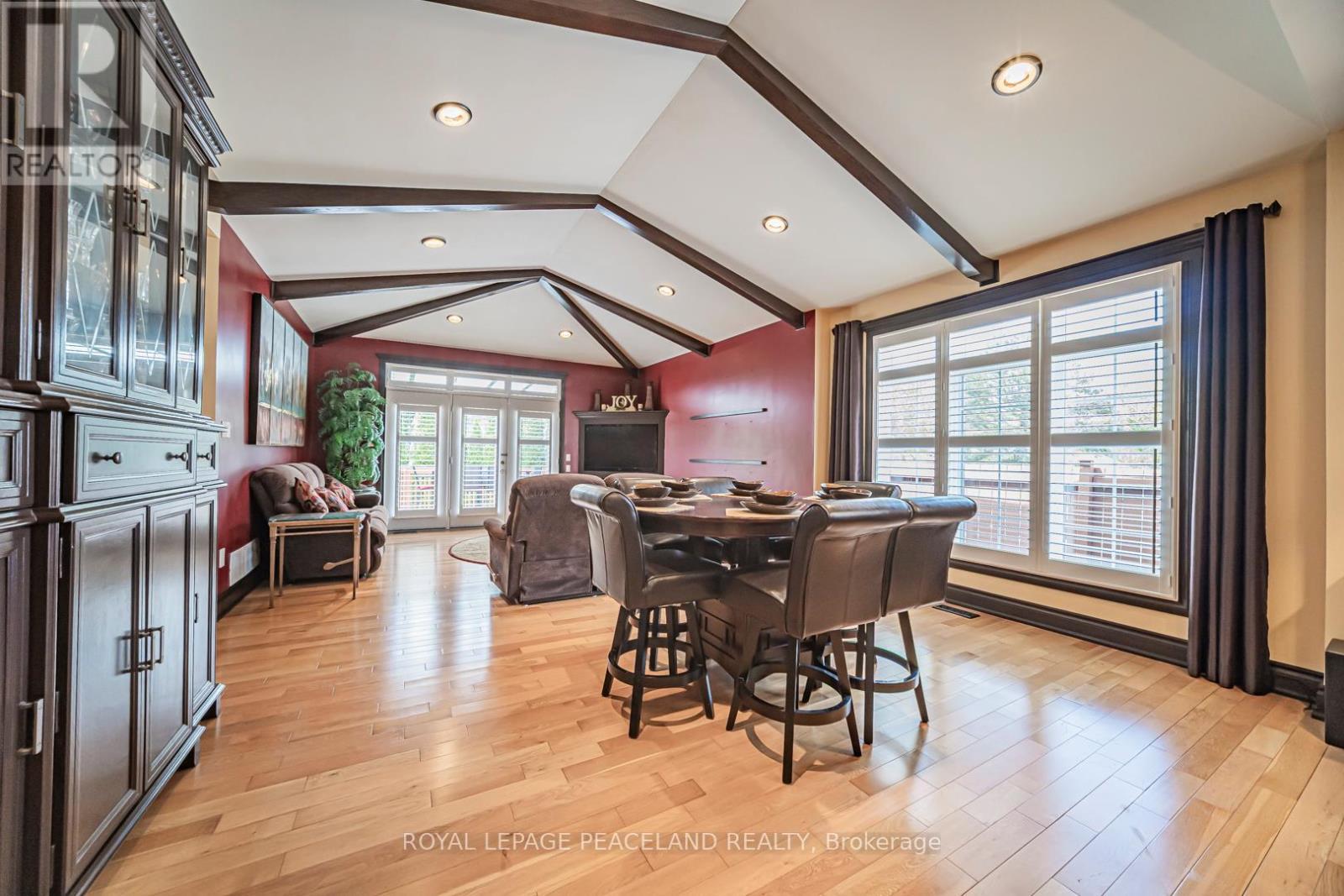 11 - 5595 Drummond Road, Niagara Falls, ON - Indoor Photo Showing Dining Room