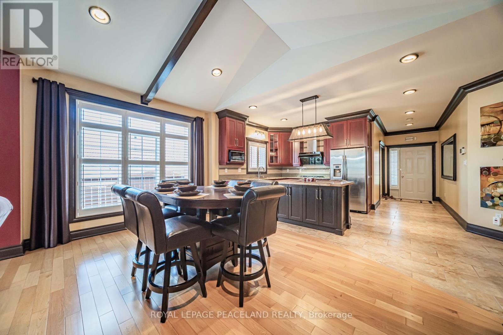 11 - 5595 Drummond Road, Niagara Falls, ON - Indoor Photo Showing Dining Room
