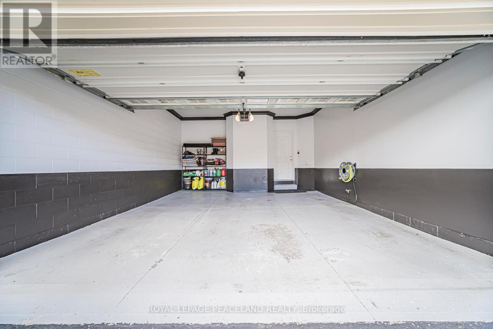 11 - 5595 Drummond Road, Niagara Falls, ON - Indoor Photo Showing Garage