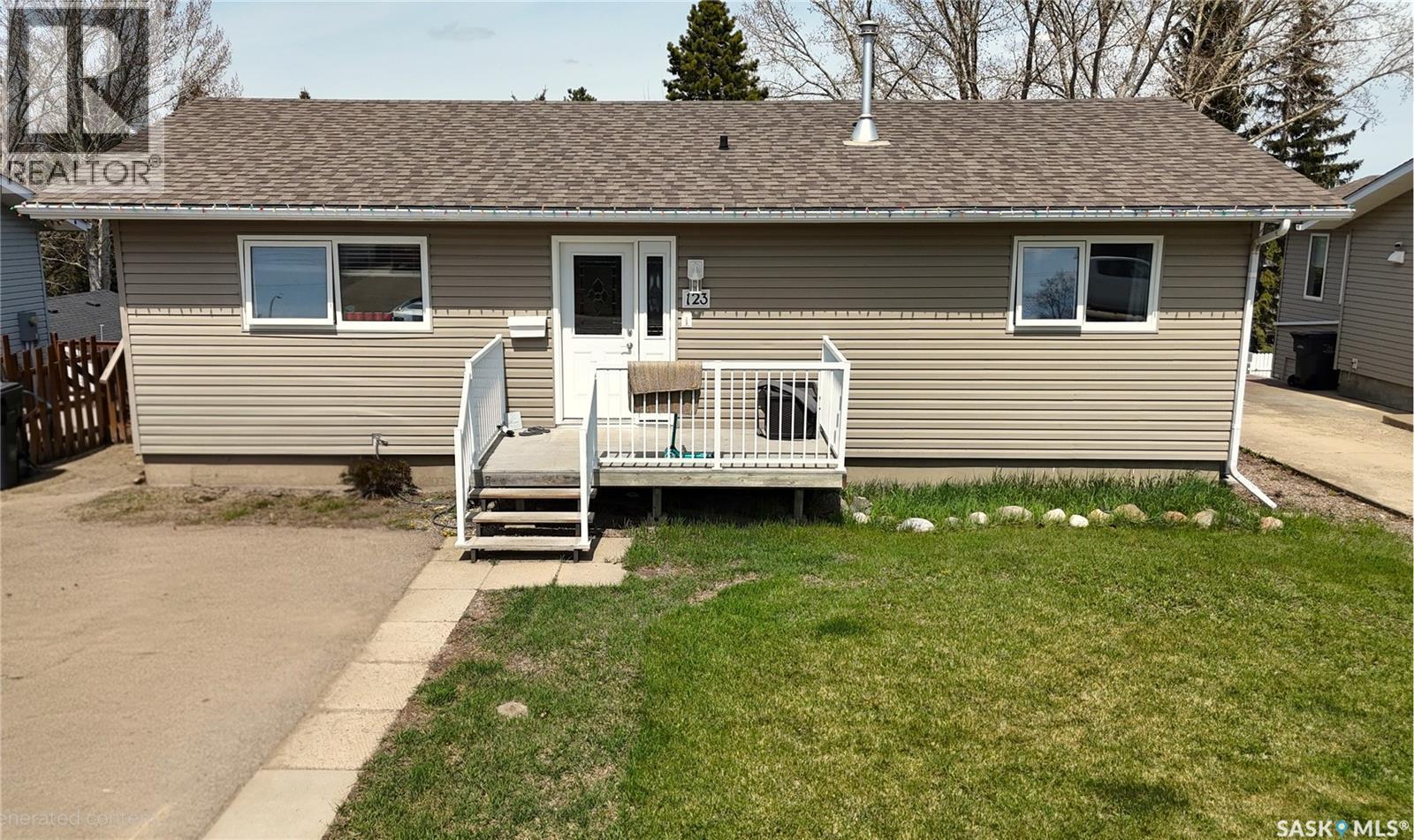 123 Burke Crescent, Swift Current, SK - Outdoor