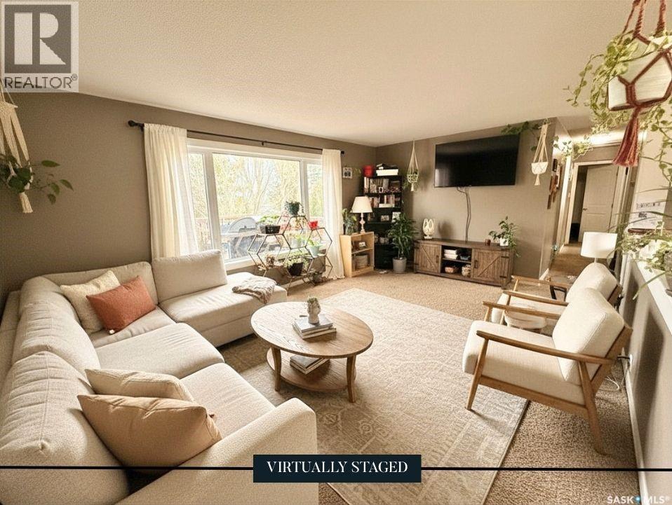 123 Burke Crescent, Swift Current, SK - Indoor Photo Showing Living Room