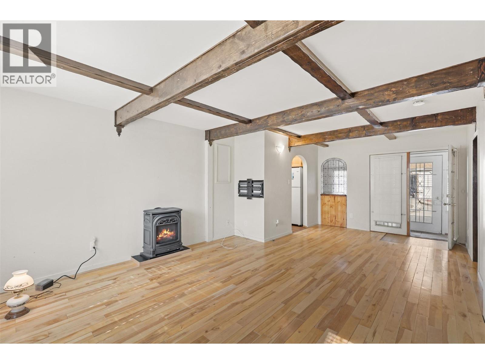 376 Alexander Avenue, Kamloops, BC - Indoor With Fireplace