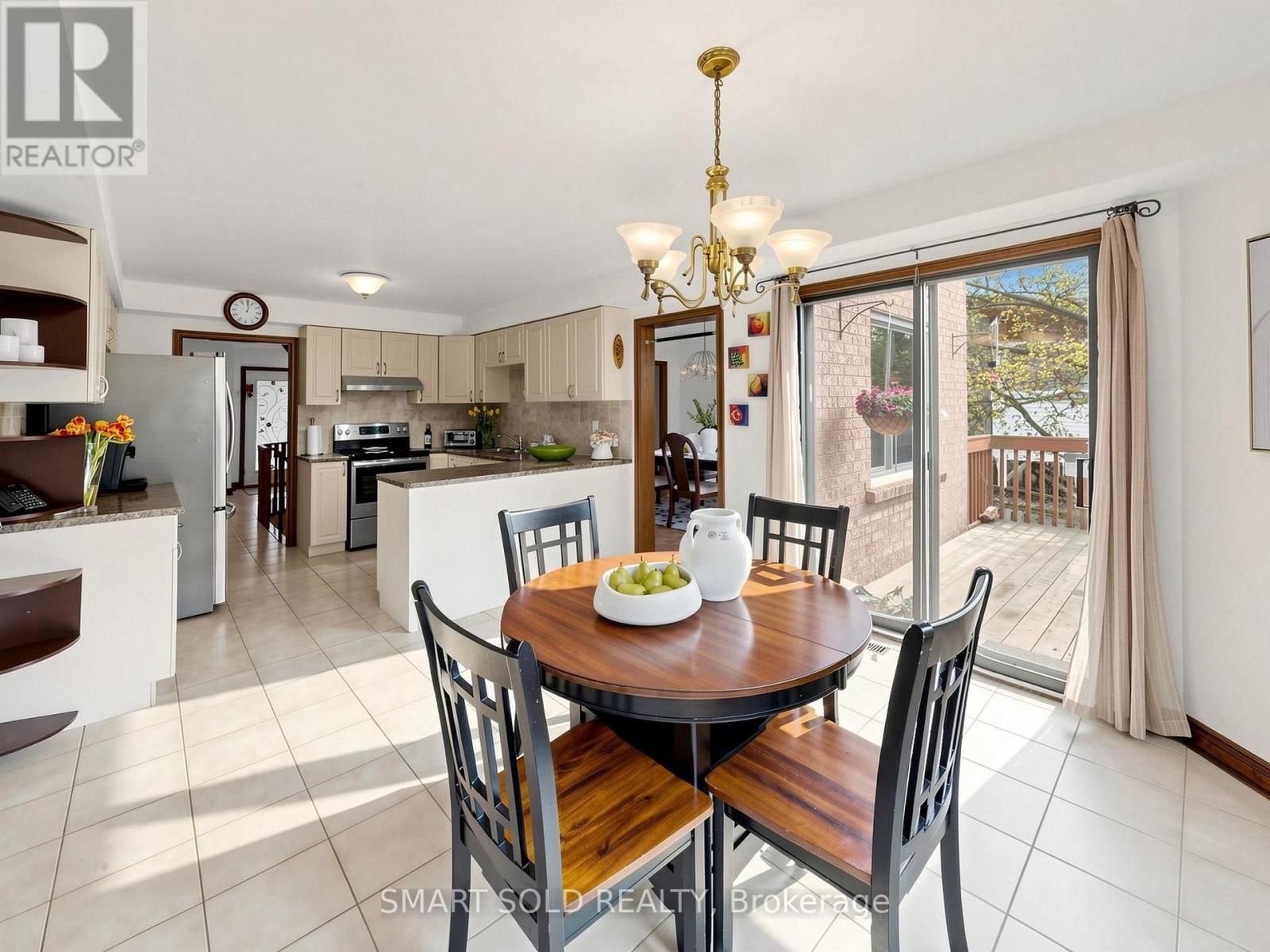 14 Marchwood Crescent, Richmond Hill, ON - Indoor Photo Showing Dining Room