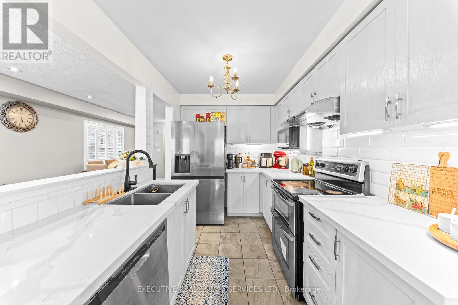 5727 Keldrew Avenue, Mississauga, ON - Indoor Photo Showing Kitchen With Stainless Steel Kitchen With Double Sink With Upgraded Kitchen