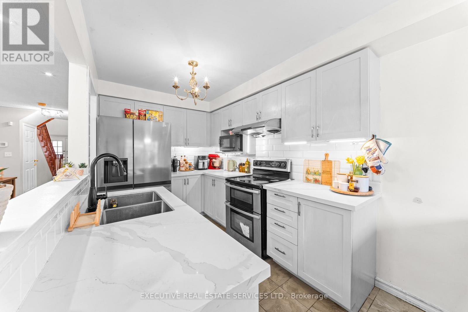 5727 Keldrew Avenue, Mississauga, ON - Indoor Photo Showing Kitchen With Double Sink