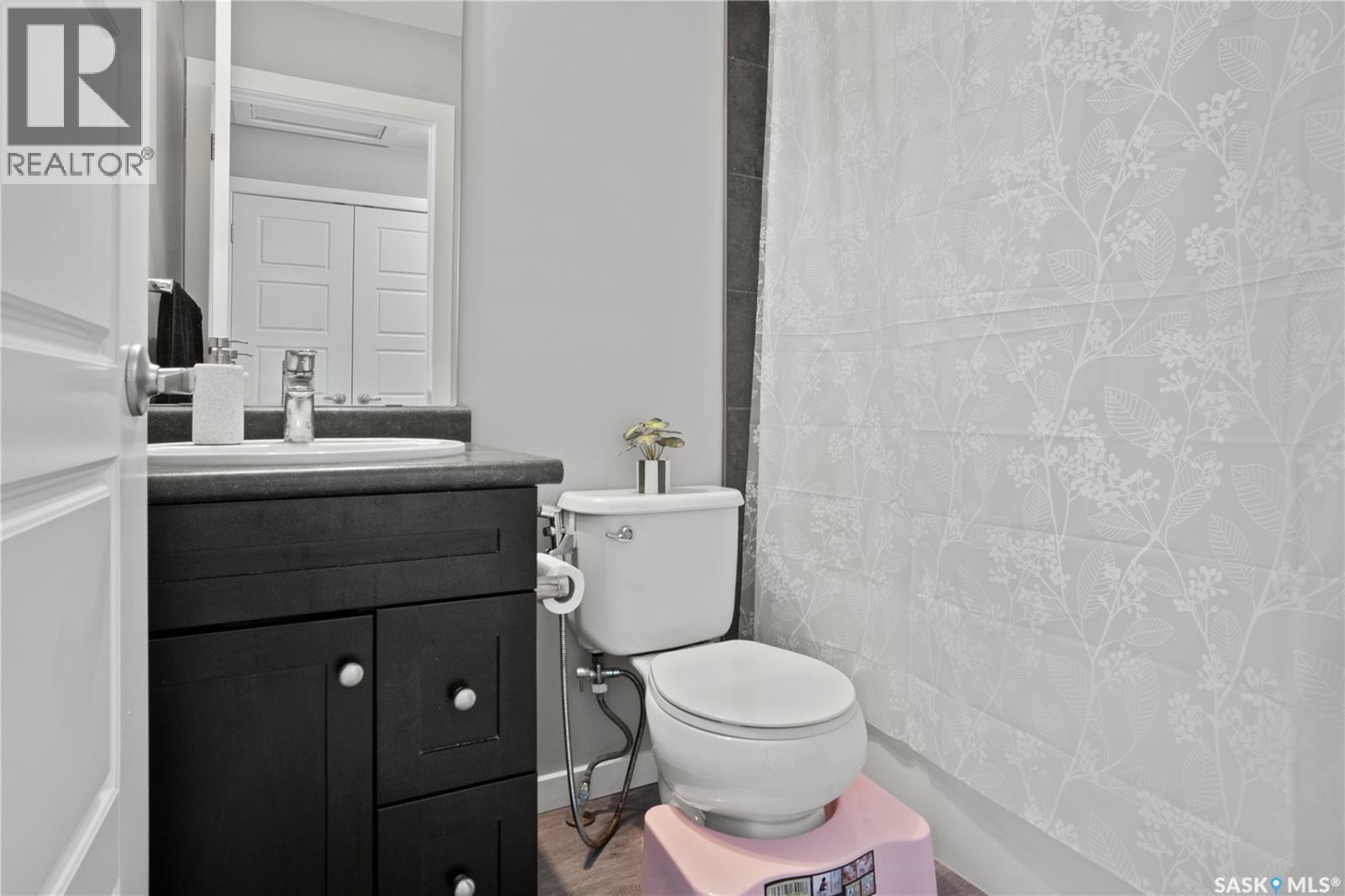 4733 Primrose Green Drive E, Regina, SK - Indoor Photo Showing Bathroom