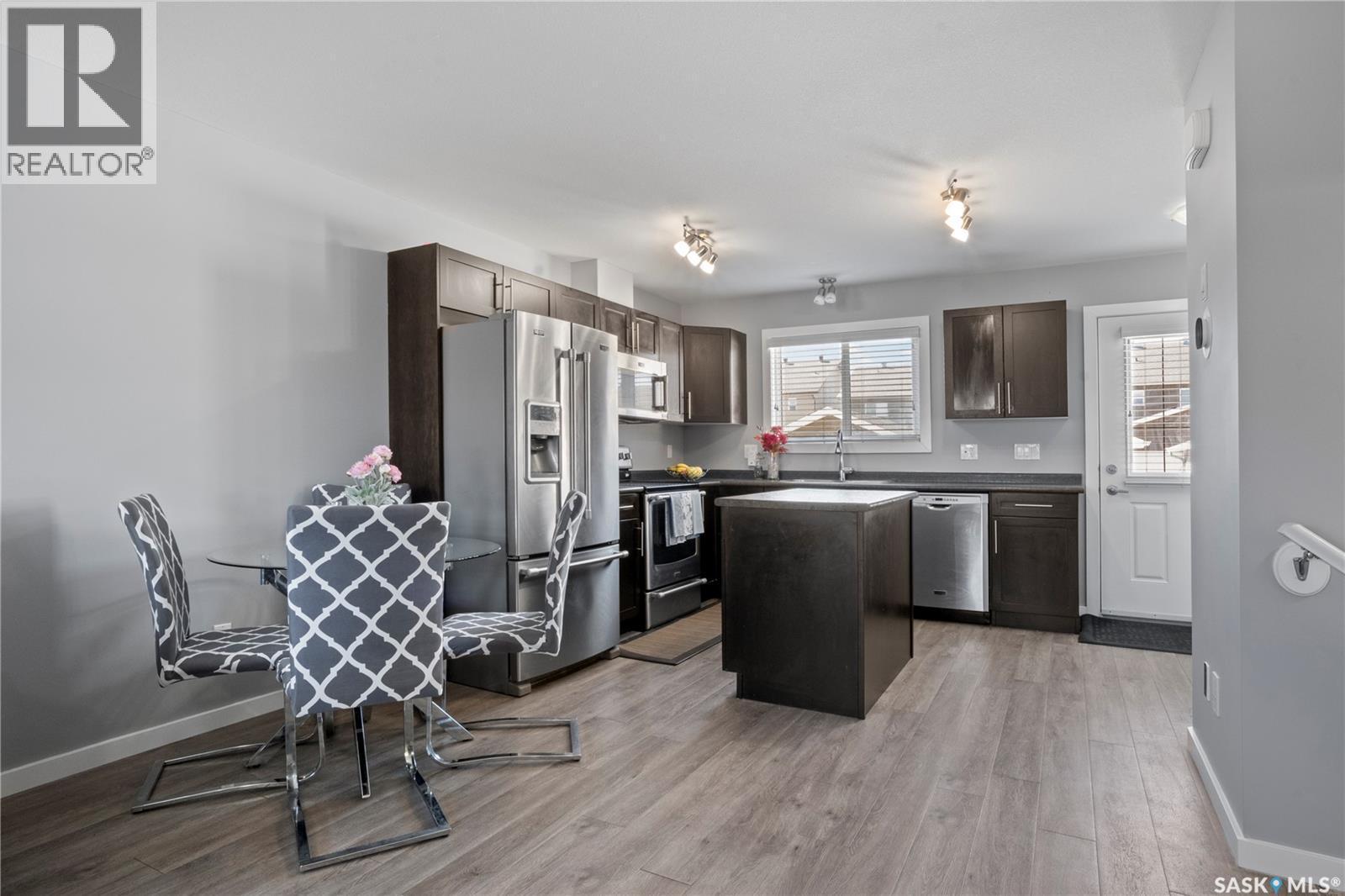 4733 Primrose Green Drive E, Regina, SK - Indoor Photo Showing Kitchen