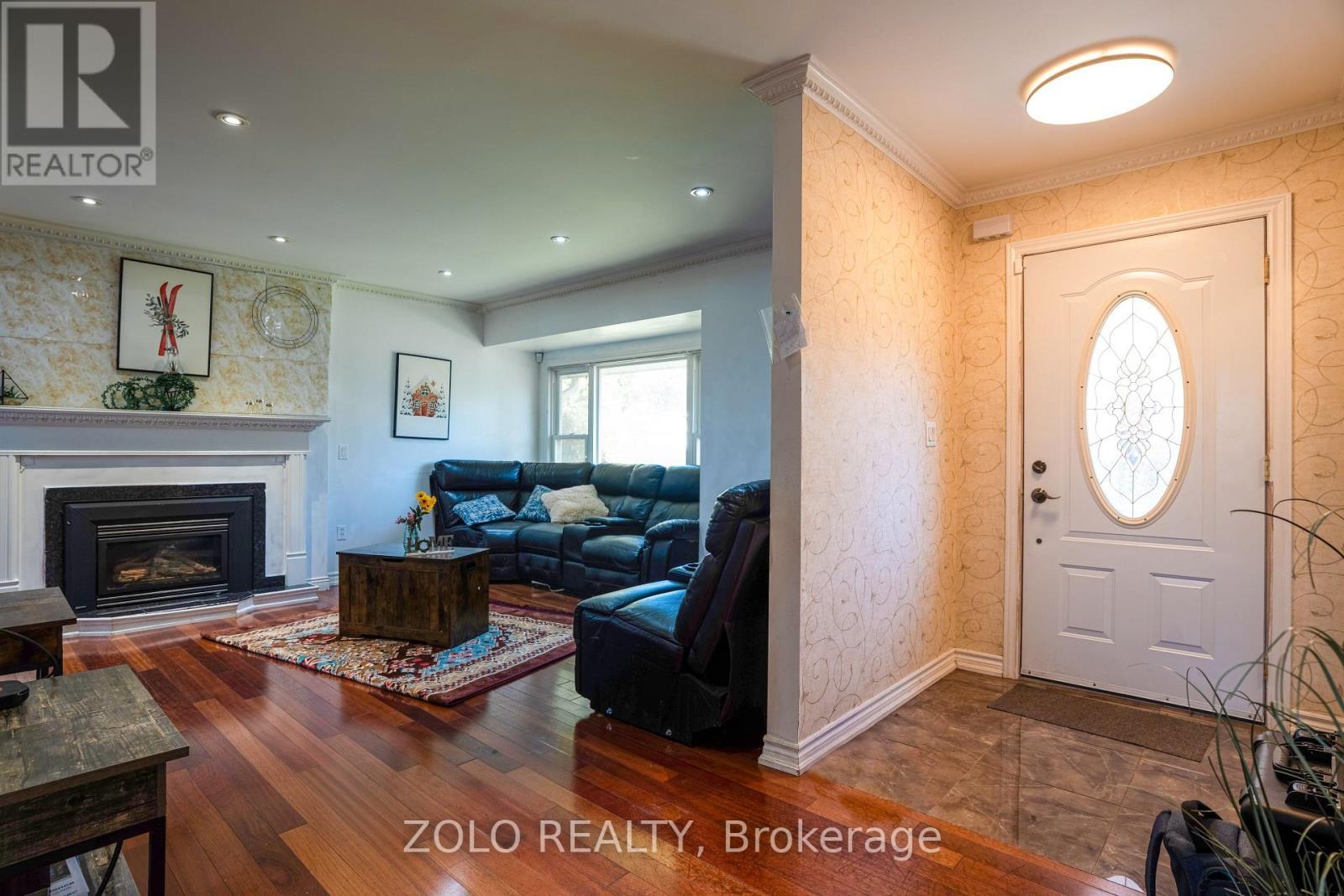 13 Foster Road, Mississauga, ON - Indoor Photo Showing Living Room With Fireplace
