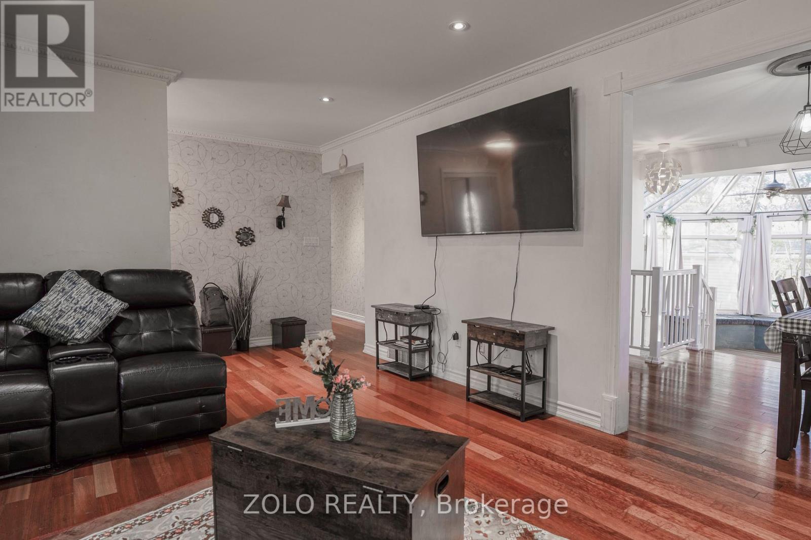 13 Foster Road, Mississauga, ON - Indoor Photo Showing Living Room
