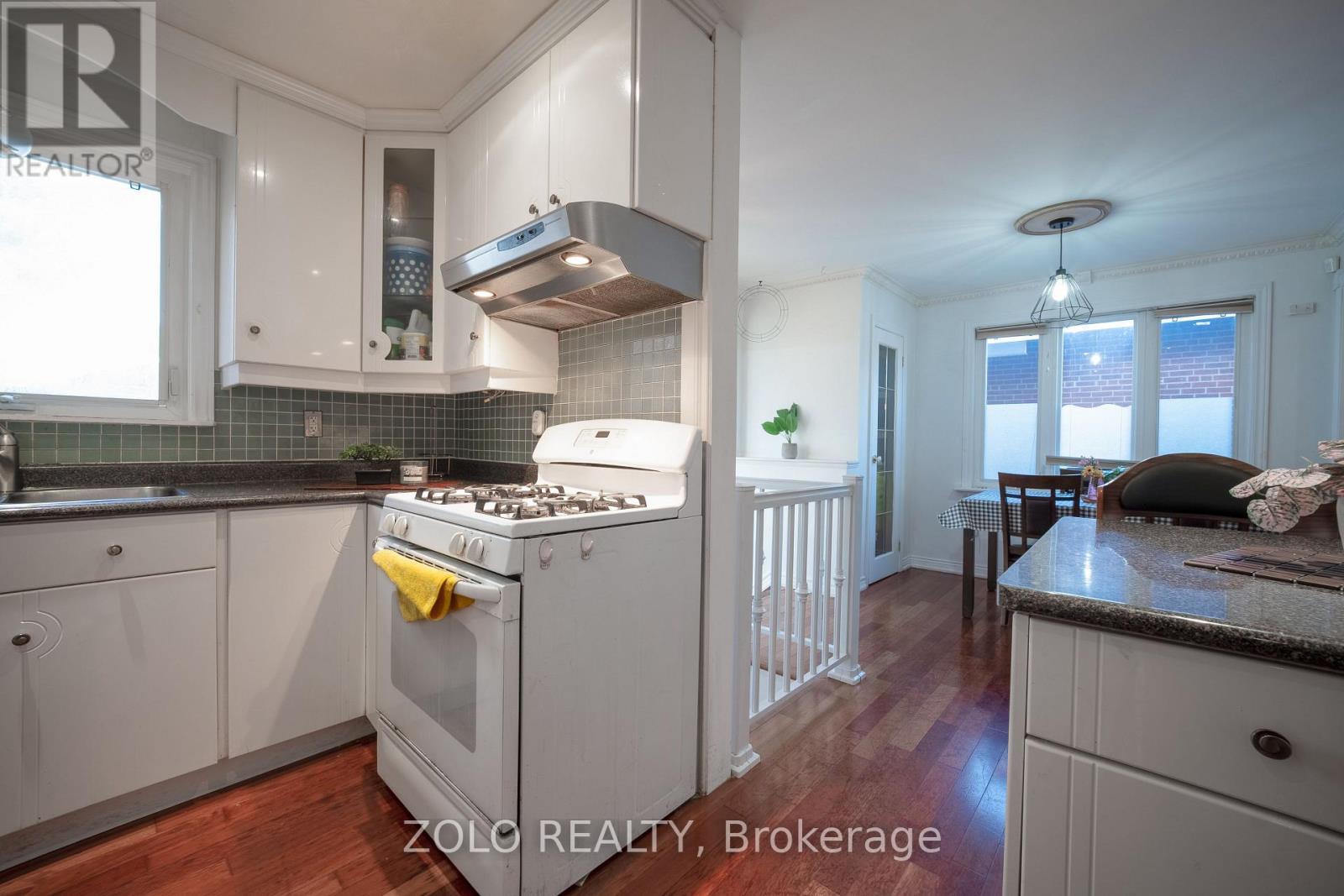 13 Foster Road, Mississauga, ON - Indoor Photo Showing Kitchen