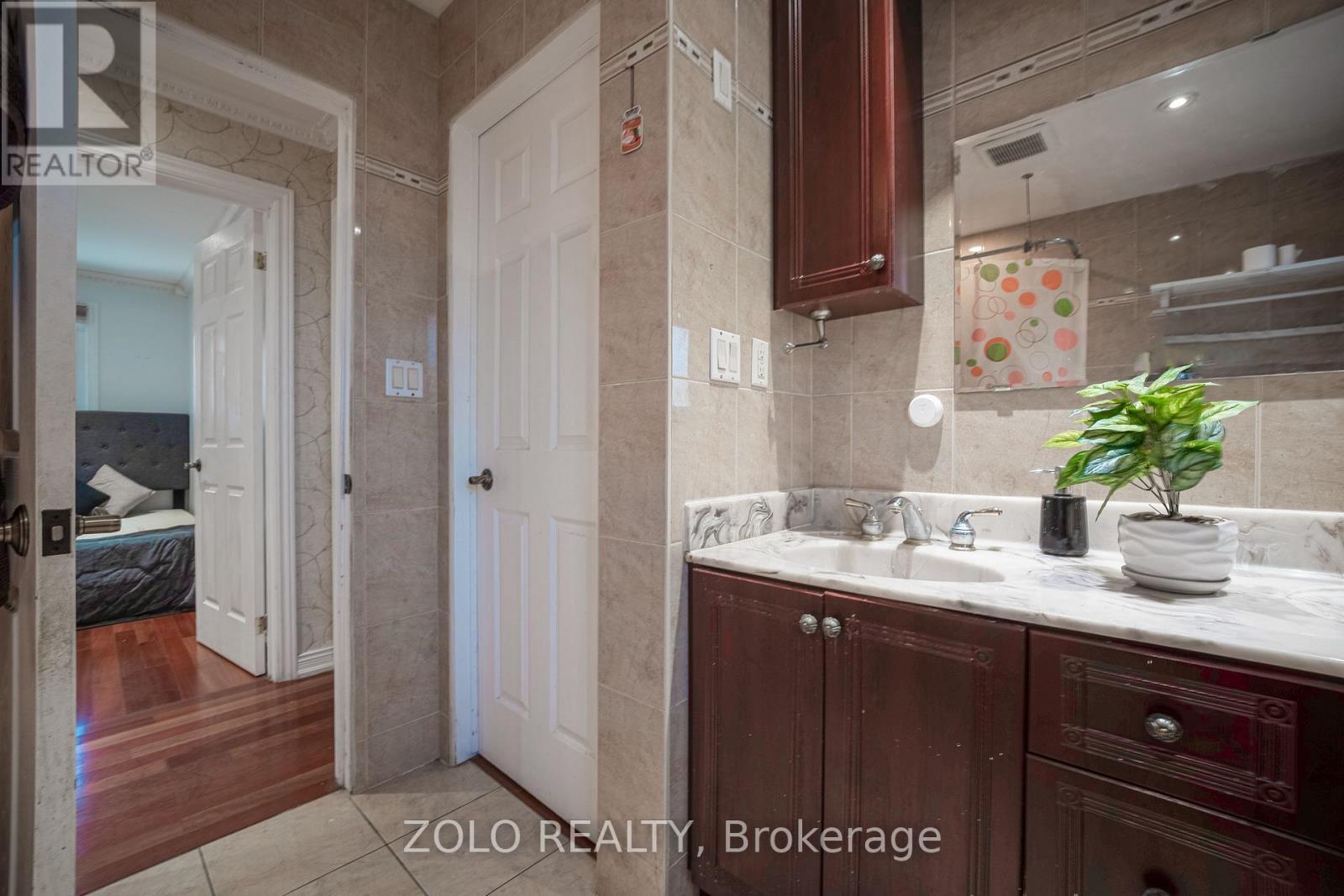 13 Foster Road, Mississauga, ON - Indoor Photo Showing Bathroom